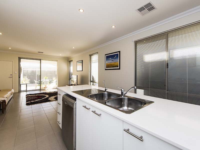 18 Flourish Loop, Atwell WA 6164