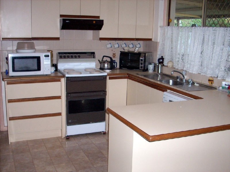295 robinson, Cloverdale WA 6105