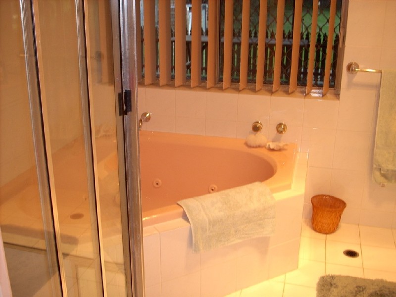 295 robinson, Cloverdale WA 6105
