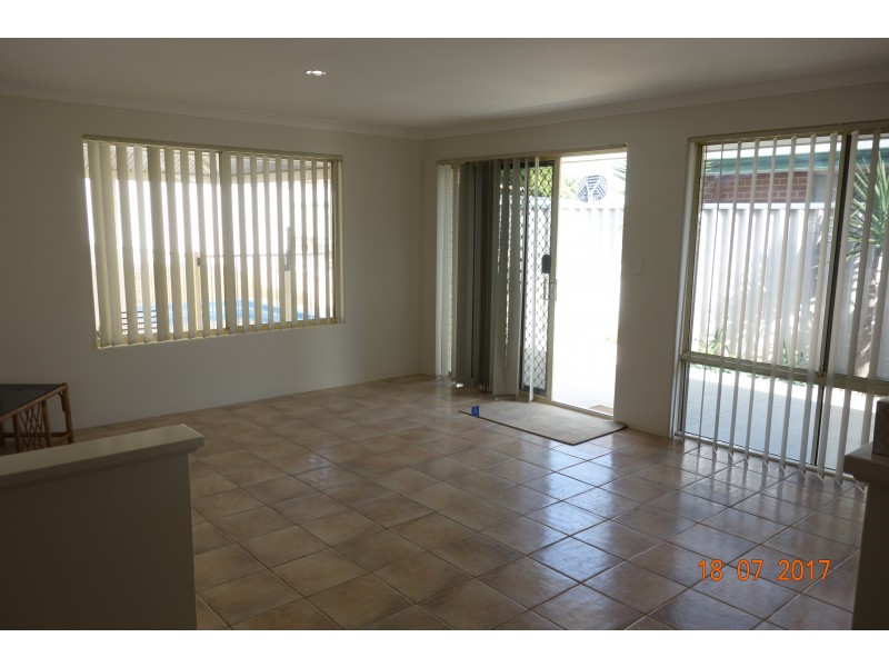 2 Auburn Cl, Marangaroo WA 6064