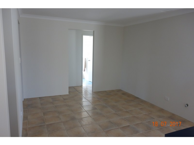 2 Auburn Cl, Marangaroo WA 6064