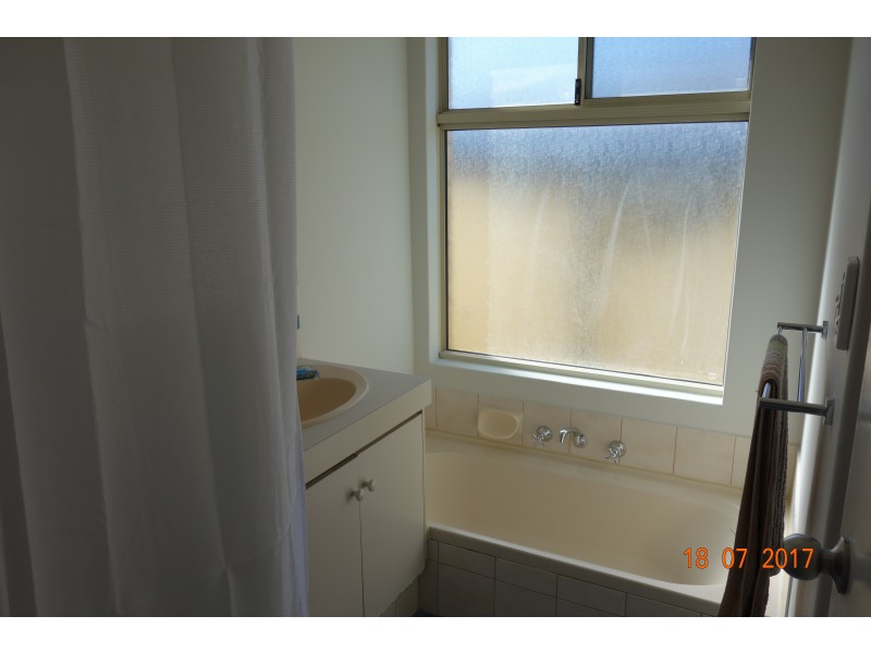 2 Auburn Cl, Marangaroo WA 6064