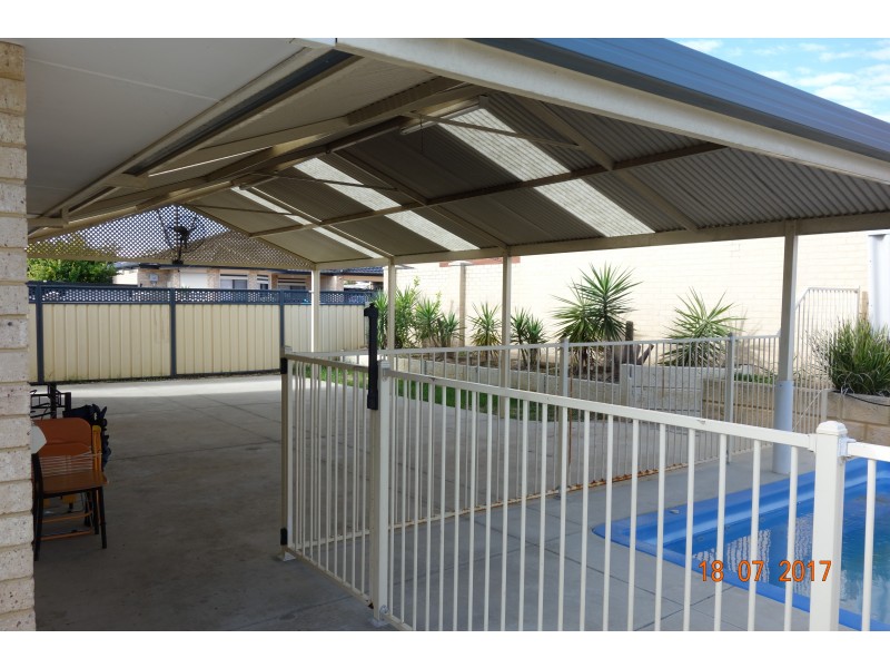 2 Auburn Cl, Marangaroo WA 6064