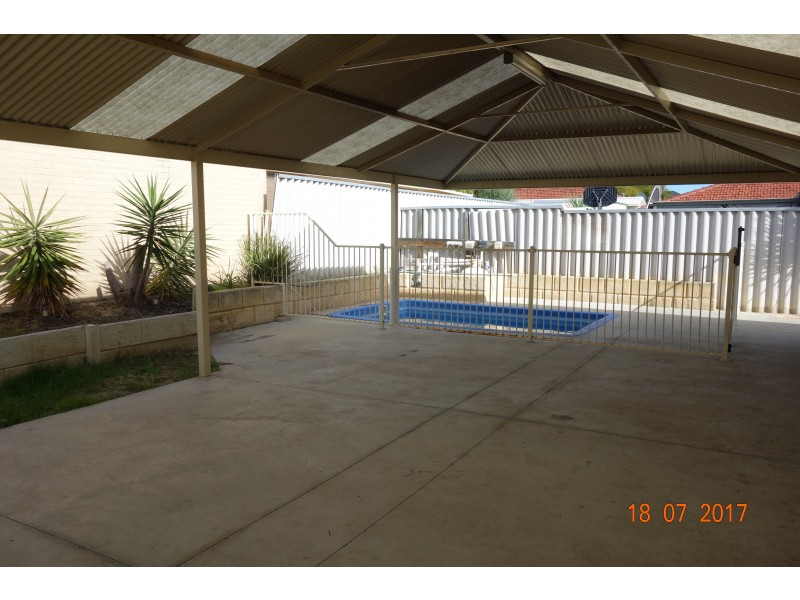 2 Auburn Cl, Marangaroo WA 6064