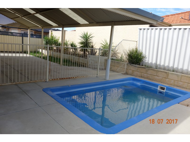 2 Auburn Cl, Marangaroo WA 6064