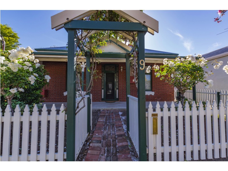 9 Hubert St, Guildford WA 6055