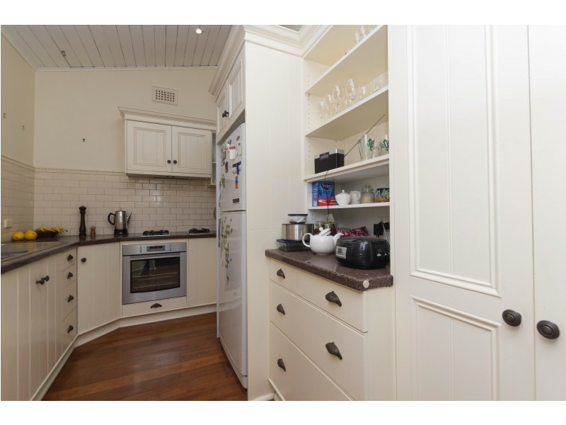 9 Hubert St, Guildford WA 6055