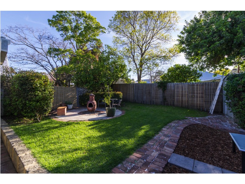 9 Hubert St, Guildford WA 6055