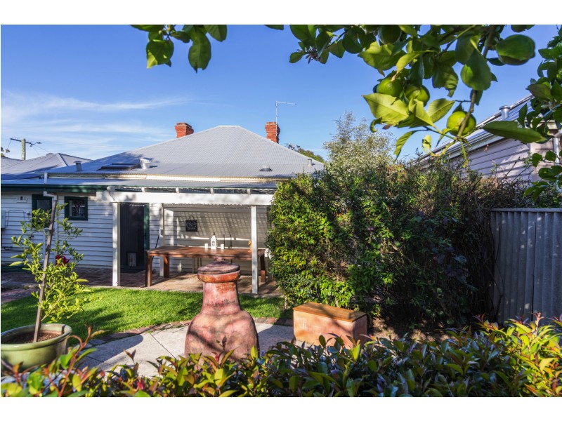 9 Hubert St, Guildford WA 6055