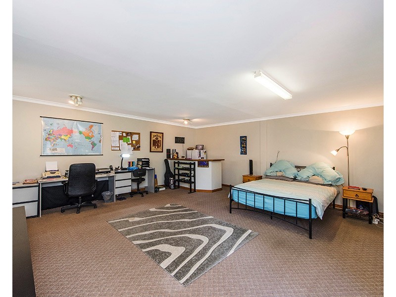 21 Brabourne St, Maddington WA 6109