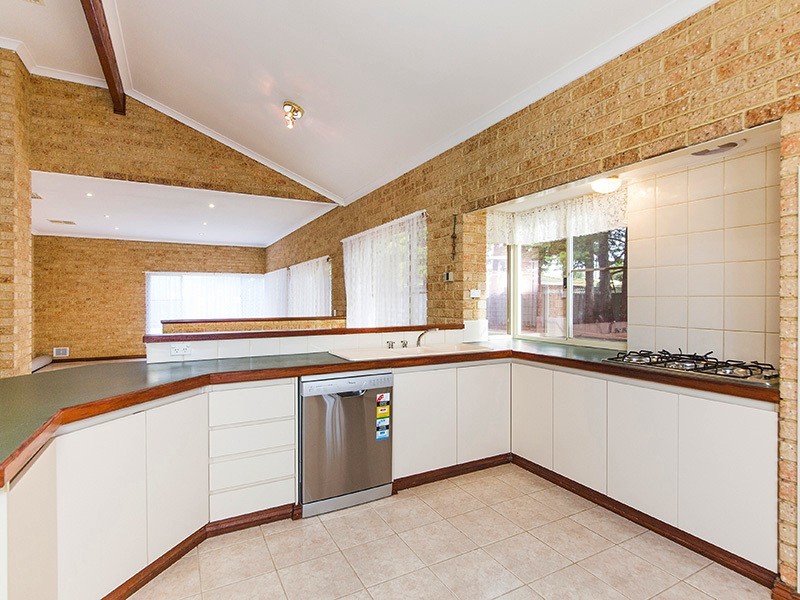 9 Amber Ct, Maida Vale WA 6057