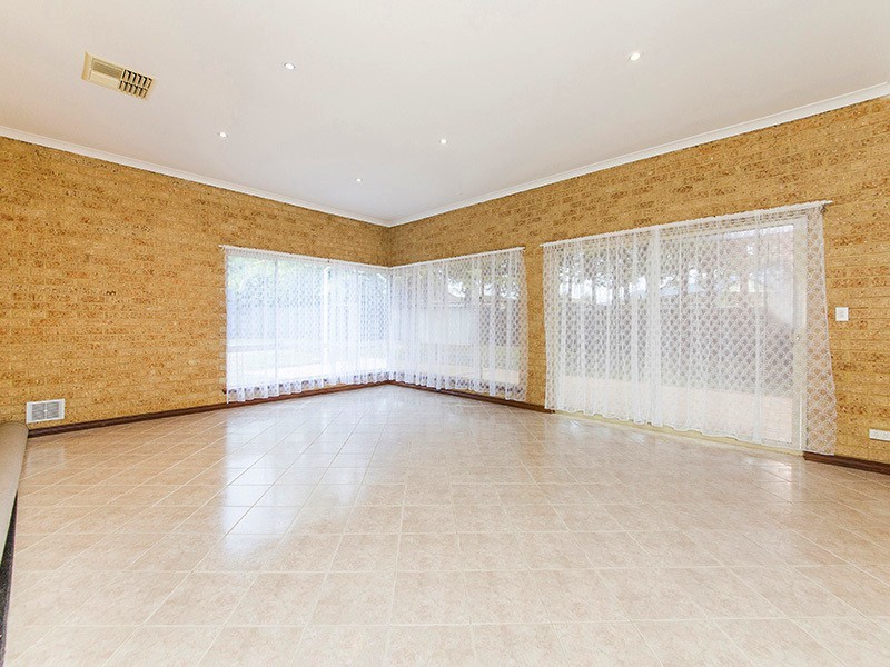 9 Amber Ct, Maida Vale WA 6057