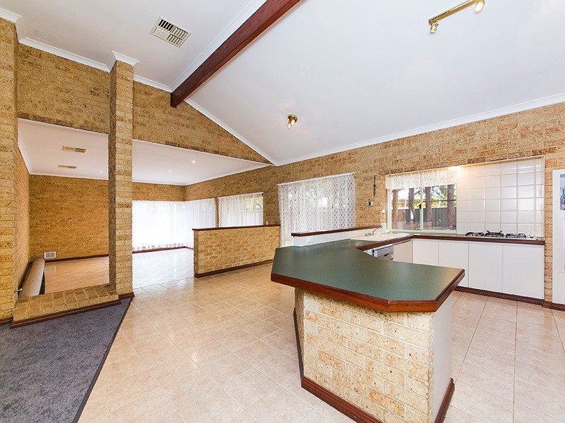 9 Amber Ct, Maida Vale WA 6057