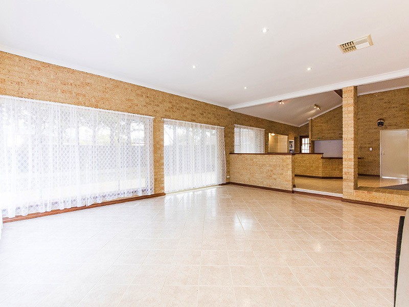 9 Amber Ct, Maida Vale WA 6057