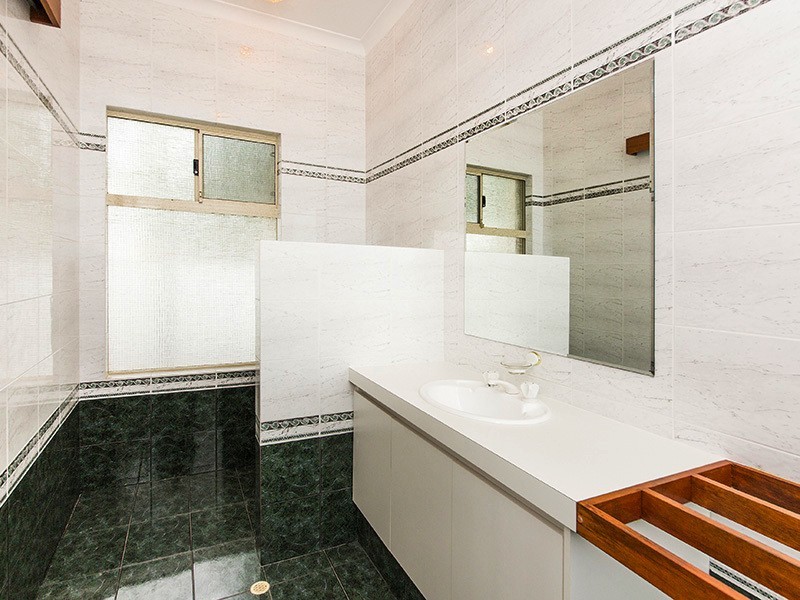 9 Amber Ct, Maida Vale WA 6057