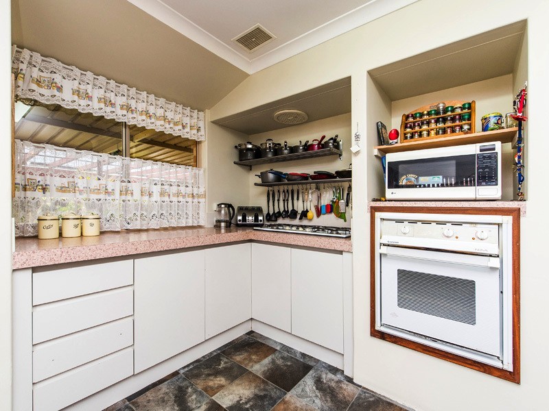 21 Firetail Ct, Seville Grove WA 6112