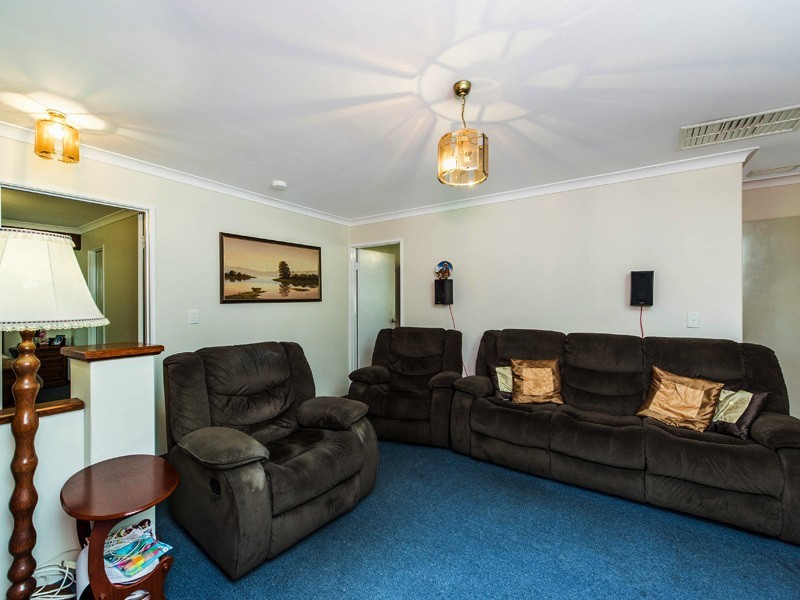 21 Firetail Ct, Seville Grove WA 6112