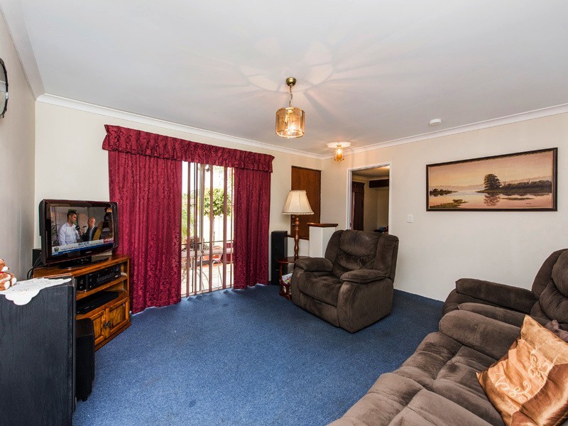 21 Firetail Ct, Seville Grove WA 6112