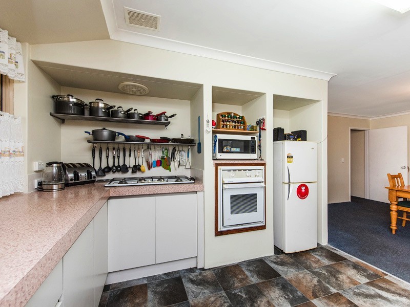 21 Firetail Ct, Seville Grove WA 6112