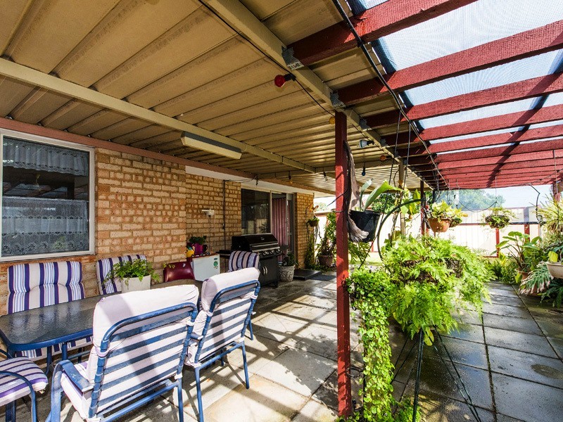 21 Firetail Ct, Seville Grove WA 6112