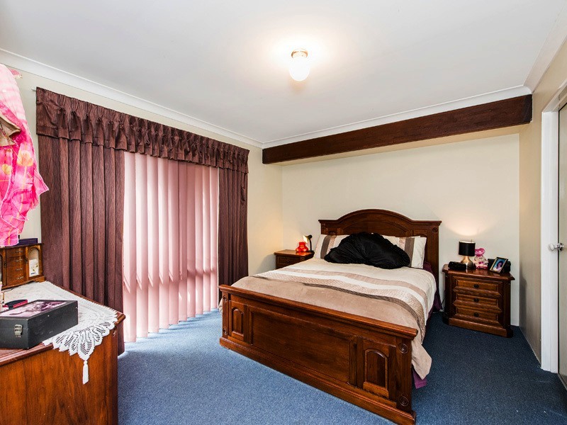 21 Firetail Ct, Seville Grove WA 6112