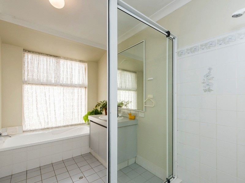 21 Firetail Ct, Seville Grove WA 6112
