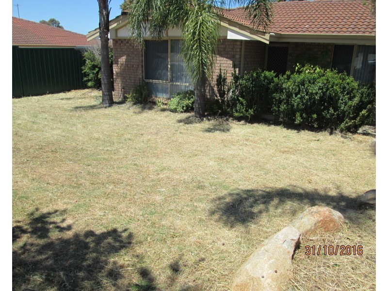 6 Rawlinson Dr, Marangaroo WA 6064