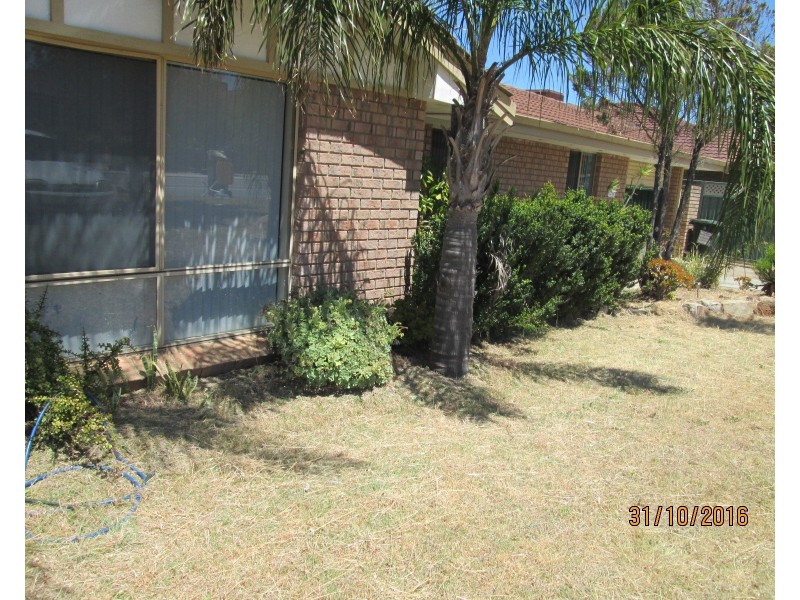 6 Rawlinson Dr, Marangaroo WA 6064