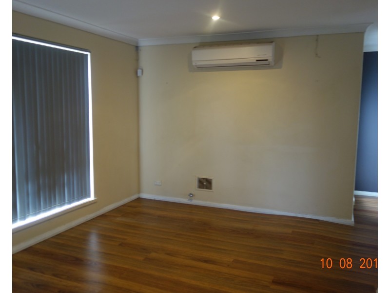 6 Rawlinson Dr, Marangaroo WA 6064