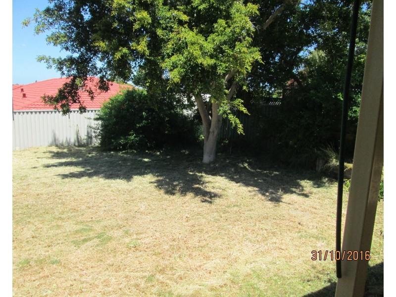 6 Rawlinson Dr, Marangaroo WA 6064