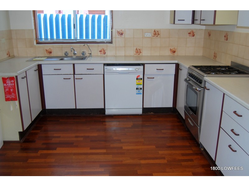 8 Claygate Rd, Hamilton Hill WA 6163