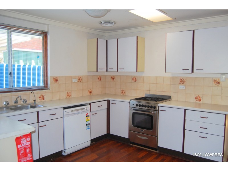 8 Claygate Rd, Hamilton Hill WA 6163