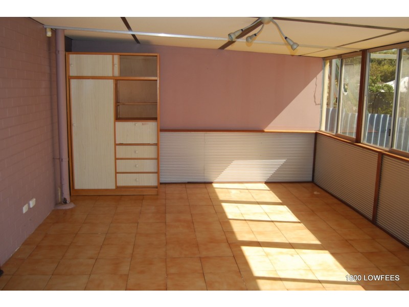 8 Claygate Rd, Hamilton Hill WA 6163