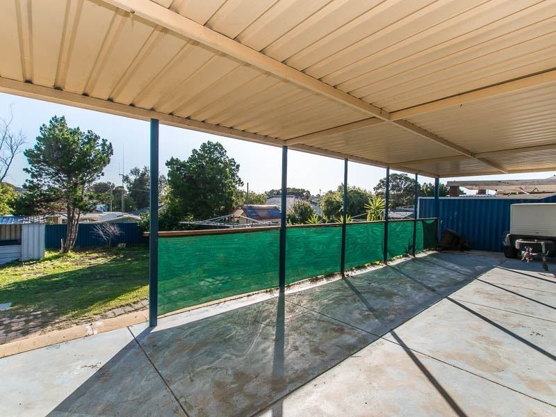 8 Claygate Rd, Hamilton Hill WA 6163