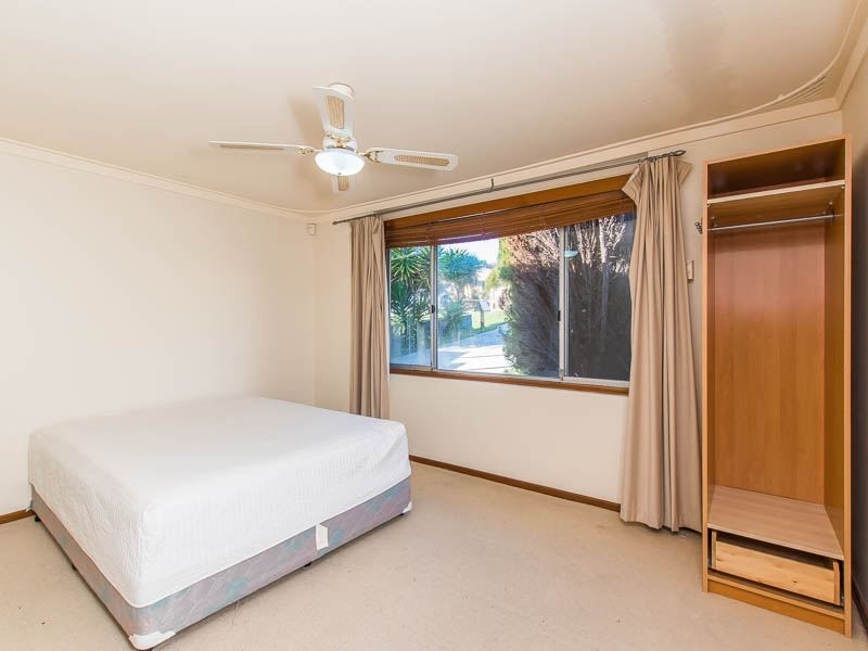 8 Claygate Rd, Hamilton Hill WA 6163