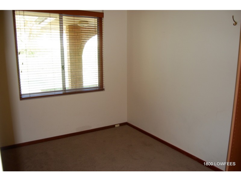 8 Claygate Rd, Hamilton Hill WA 6163