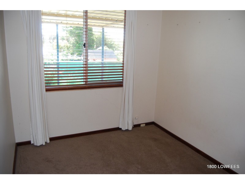 8 Claygate Rd, Hamilton Hill WA 6163