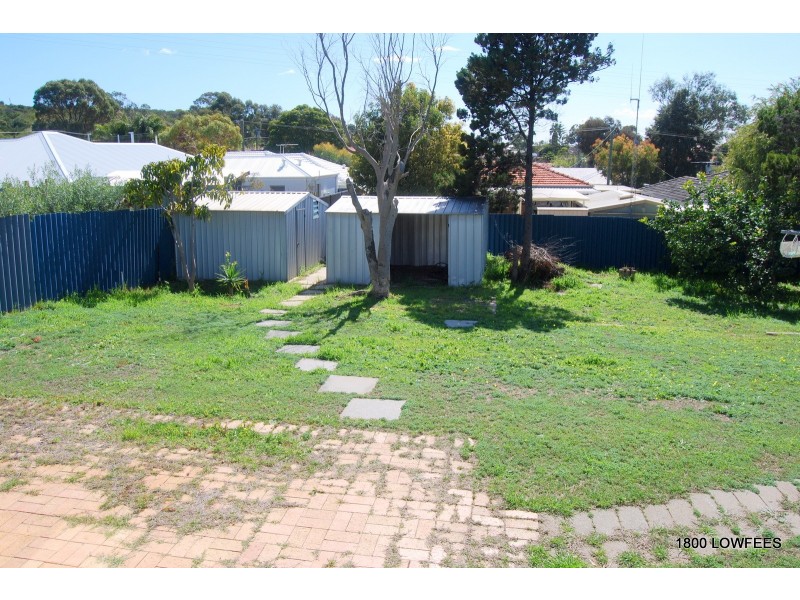 8 Claygate Rd, Hamilton Hill WA 6163