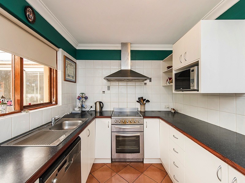 11 Shirley Rd, Walliston WA 6076