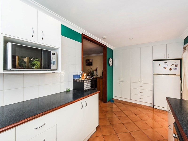 11 Shirley Rd, Walliston WA 6076