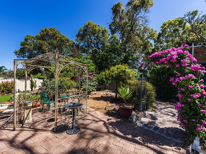 11 Shirley Rd, Walliston WA 6076