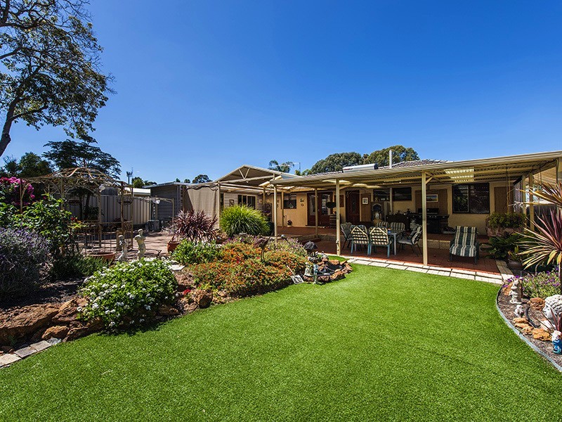 11 Shirley Rd, Walliston WA 6076