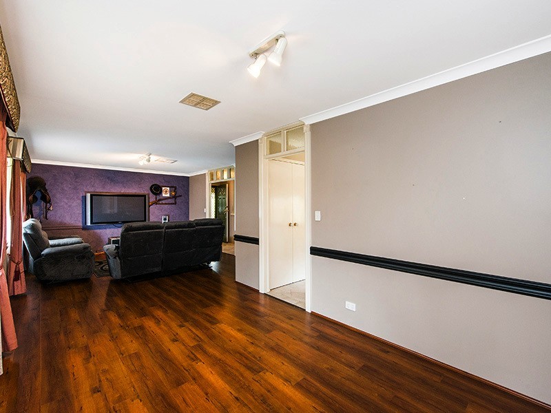 44 Elkhorn St, East Cannington WA 6107