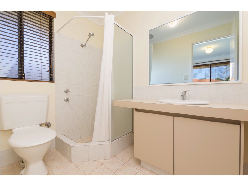 2/144 Kinross Dr, Kinross WA 6028