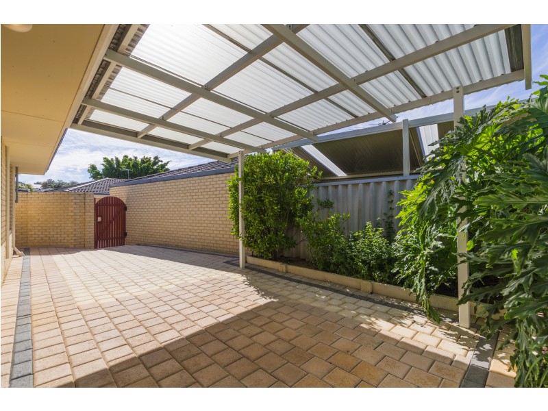 2/144 Kinross Dr, Kinross WA 6028