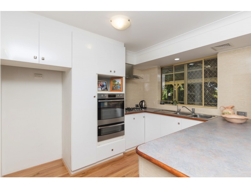 8 Fleetwood Cct, Woodvale WA 6026