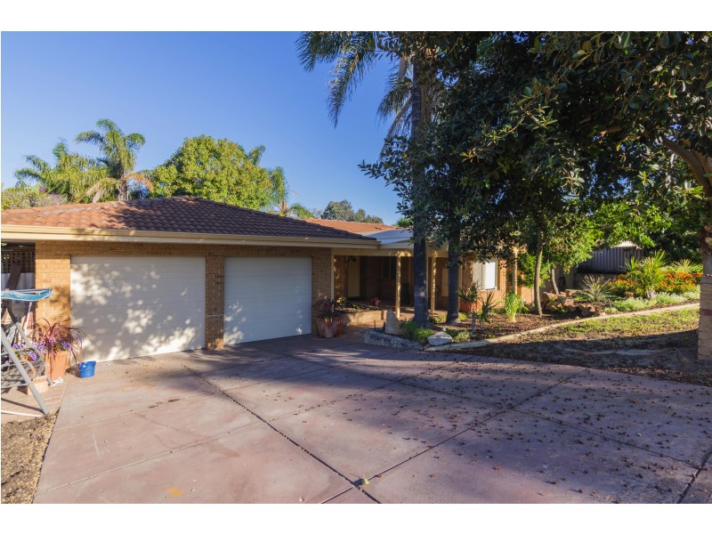 8 Fleetwood Cct, Woodvale WA 6026