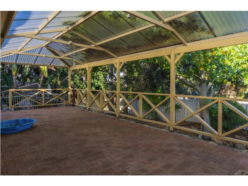 8 Fleetwood Cct, Woodvale WA 6026