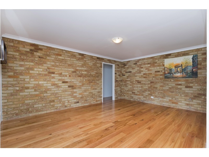 8 Fleetwood Cct, Woodvale WA 6026