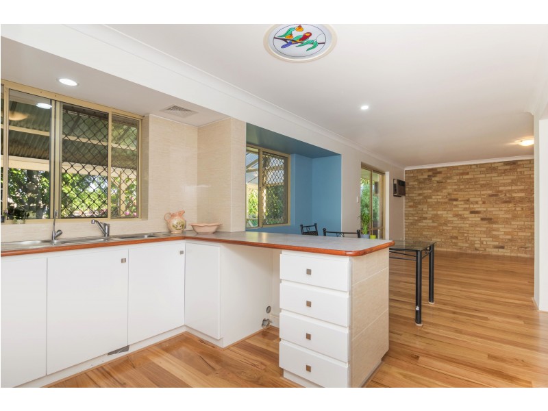 8 Fleetwood Cct, Woodvale WA 6026